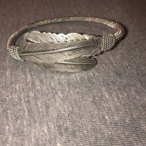 NWOT Feather bracelet